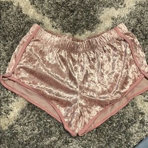 Crushed light pink velvet shorts